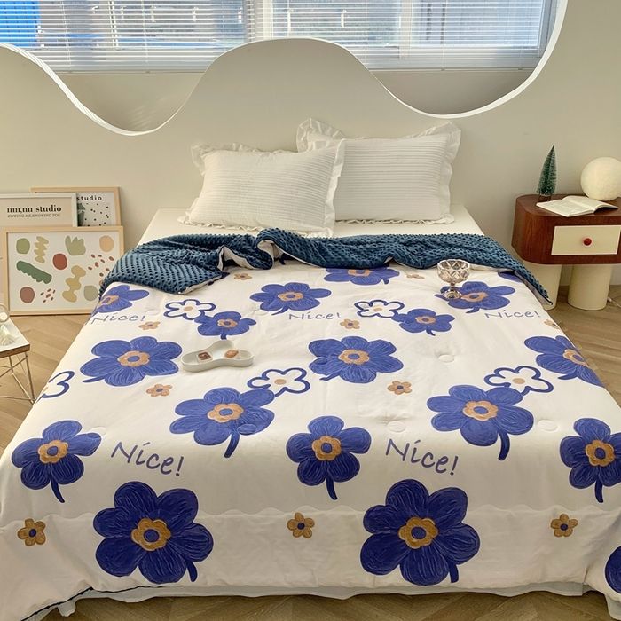 91家纺网 家纺一手货源 找家纺 星期八 2023新款全棉豆豆春秋被夏被 蓝色花