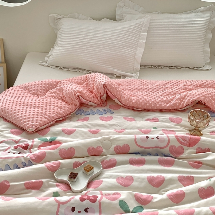 91家纺网 家纺一手货源 找家纺 星期八 2023新款全棉豆豆春秋被夏被 桃子兔