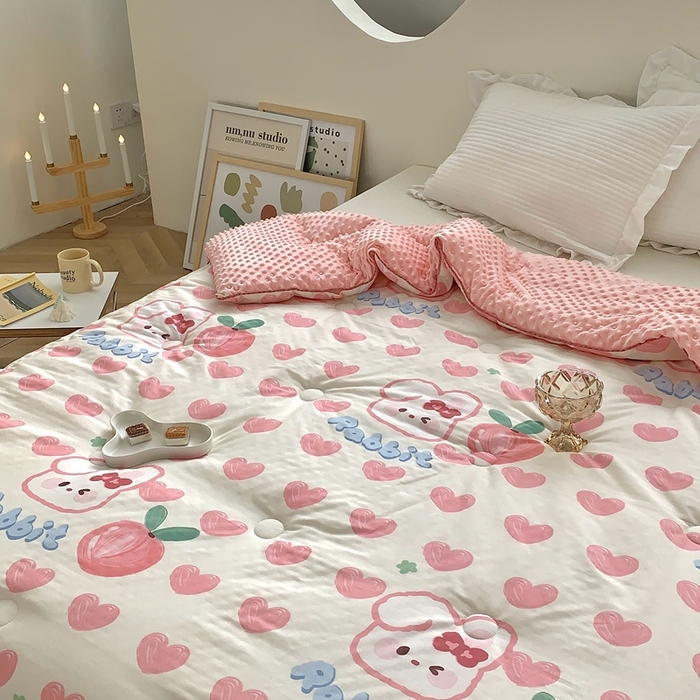 91家纺网 家纺一手货源 找家纺 星期八 2023新款全棉豆豆春秋被夏被 桃子兔