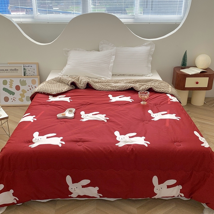 91家纺网 家纺一手货源 找家纺 星期八 2023新款全棉豆豆春秋被夏被 小红兔