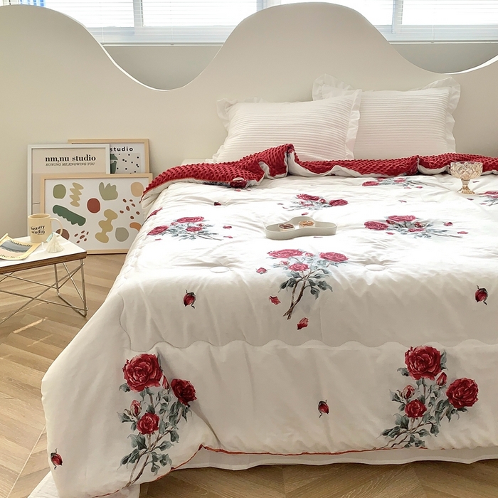 91家纺网 家纺一手货源 找家纺 星期八 2023新款全棉豆豆春秋被夏被 玫瑰花