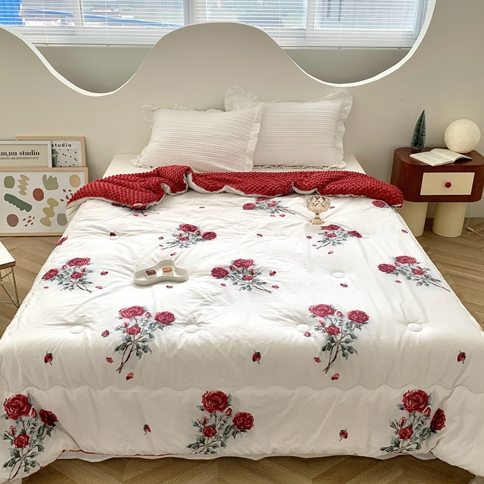 91家纺网 家纺一手货源 找家纺 星期八 2023新款全棉豆豆春秋被夏被 玫瑰花