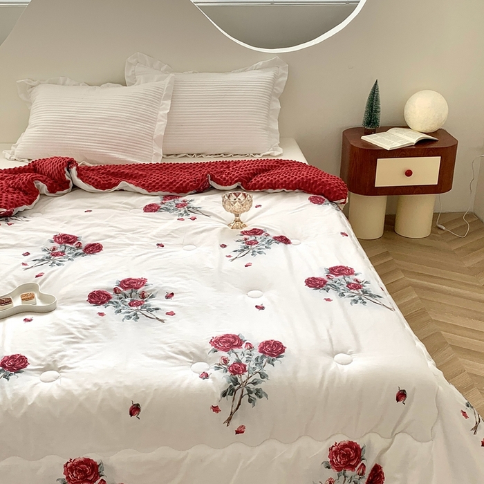 91家纺网 家纺一手货源 找家纺 星期八 2023新款全棉豆豆春秋被夏被 玫瑰花