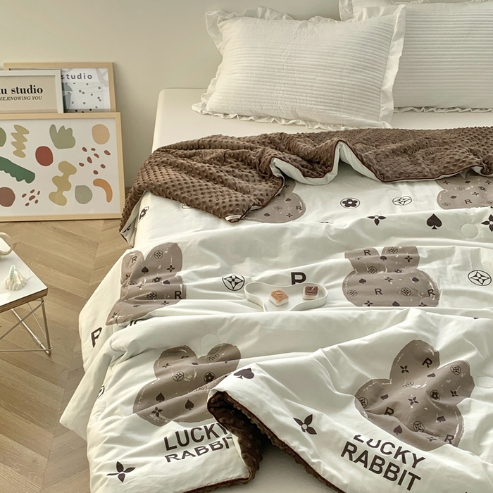 91家纺网 家纺一手货源 找家纺 星期八 2023新款全棉豆豆春秋被夏被 Lucky兔