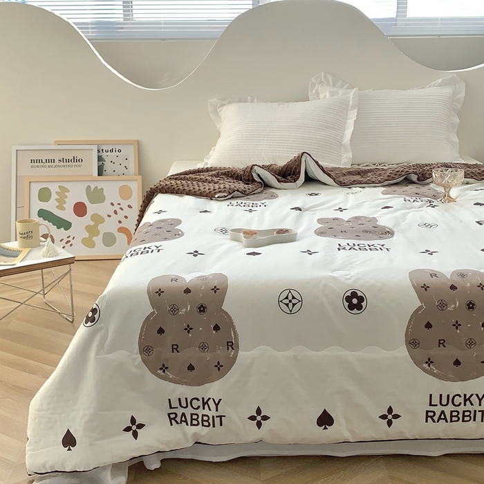 91家纺网 家纺一手货源 找家纺 星期八 2023新款全棉豆豆春秋被夏被 Lucky兔