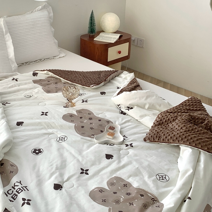 91家纺网 家纺一手货源 找家纺 星期八 2023新款全棉豆豆春秋被夏被 Lucky兔