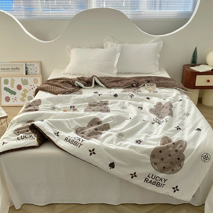 91家纺网 家纺一手货源 找家纺 星期八 2023新款全棉豆豆春秋被夏被 Lucky兔
