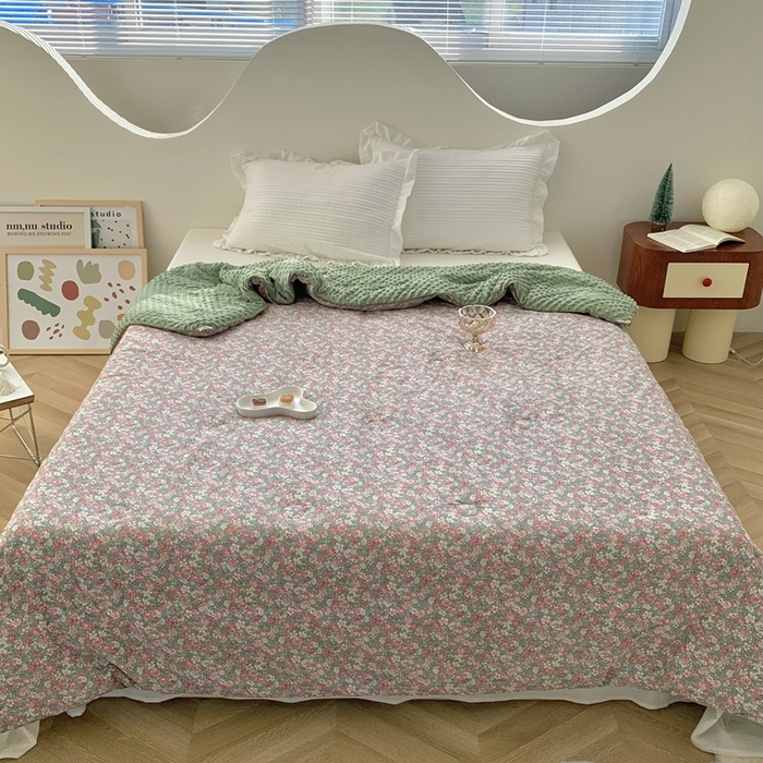 91家纺网 家纺一手货源 找家纺 星期八 2023新款全棉豆豆春秋被夏被 蔷薇