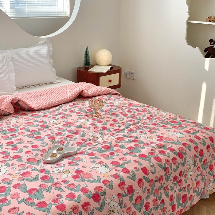 91家纺网 家纺一手货源 找家纺 星期八 2023新款全棉豆豆春秋被夏被 郁金香兔