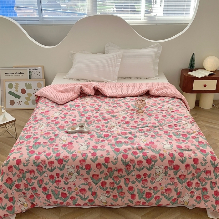 91家纺网 家纺一手货源 找家纺 星期八 2023新款全棉豆豆春秋被夏被 郁金香兔