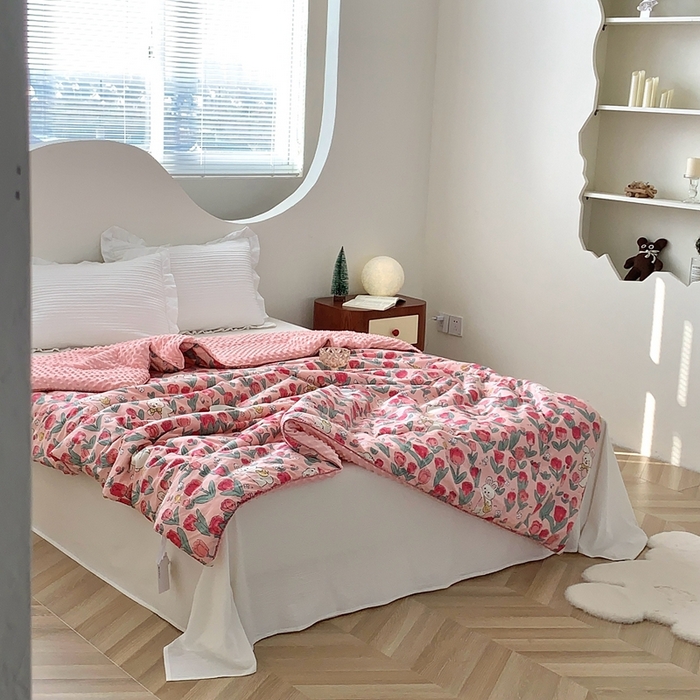 91家纺网 家纺一手货源 找家纺 星期八 2023新款全棉豆豆春秋被夏被 郁金香兔