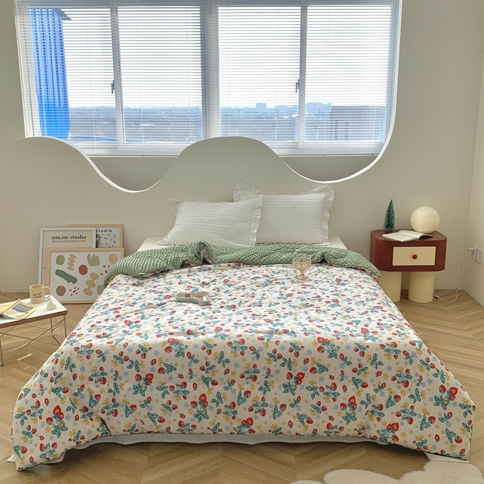 91家纺网 家纺一手货源 找家纺 星期八 2023新款全棉豆豆春秋被夏被 小草莓