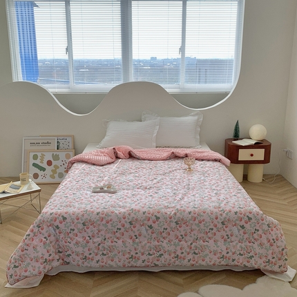 星期八 2023新款全棉豆豆春秋被夏被 草莓兔