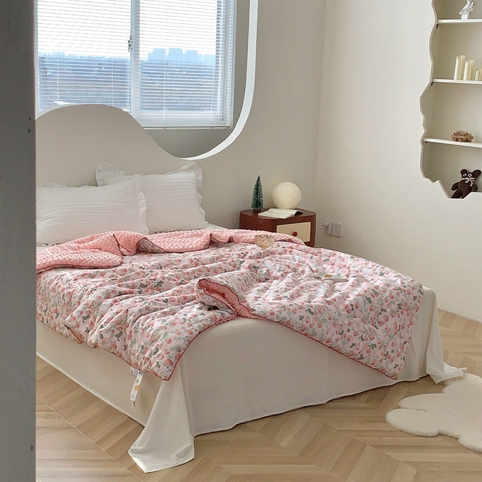 91家纺网 家纺一手货源 找家纺 星期八 2023新款全棉豆豆春秋被夏被 草莓兔