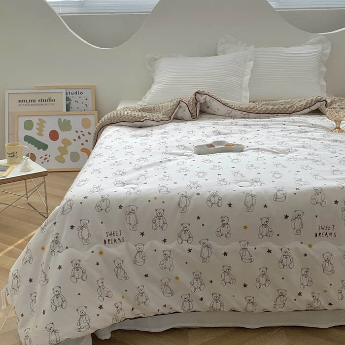 91家纺网 家纺一手货源 找家纺 星期八 2023新款全棉豆豆春秋被夏被 简笔熊