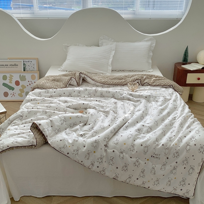 91家纺网 家纺一手货源 找家纺 星期八 2023新款全棉豆豆春秋被夏被 简笔熊