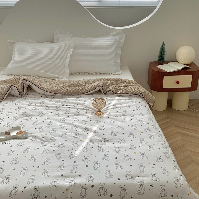 91家纺网 家纺一手货源 找家纺 星期八 2023新款全棉豆豆春秋被夏被 简笔熊