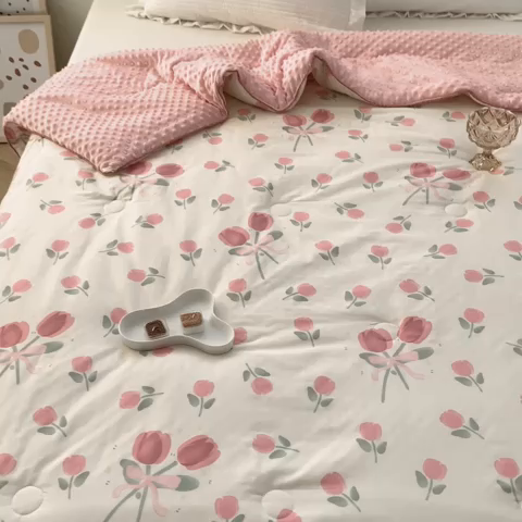 91家纺网 家纺一手货源 找家纺 星期八 2023新款全棉豆豆春秋被夏被 郁金香