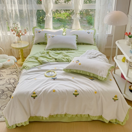 91家纺网 家纺一手货源 找家纺 麦朵家居 2023新款花边款毛巾绣夏被四件套 星空树-果绿