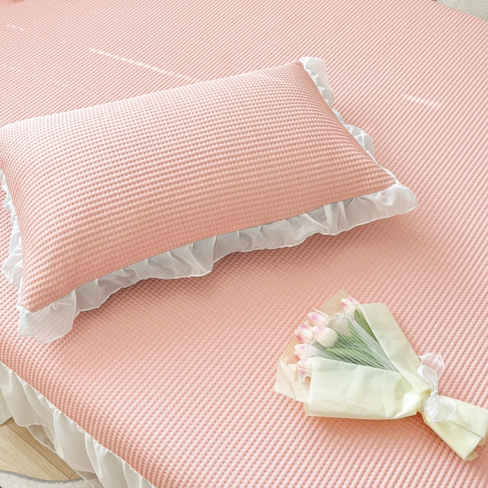 91家纺网 家纺一手货源 找家纺 同田 2023新款凉豆豆床裙款凉席冰丝凉感豆豆席 萝莉粉