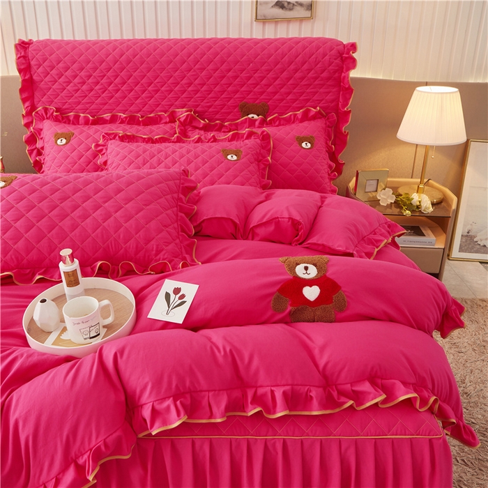 91家纺网 家纺一手货源 找家纺 屹成家纺 2024年水洗棉毛巾绣款床裙四件套 玫红