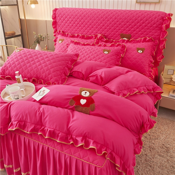 91家纺网 家纺一手货源 找家纺 屹成家纺 2024年水洗棉毛巾绣款床裙四件套 玫红