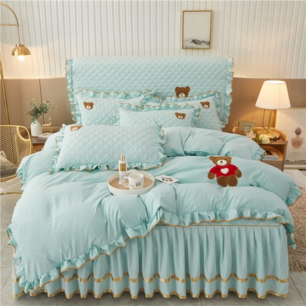 91家纺网 家纺一手货源 找家纺 （总）屹成家纺 2024年水洗棉毛巾绣款床裙四件套