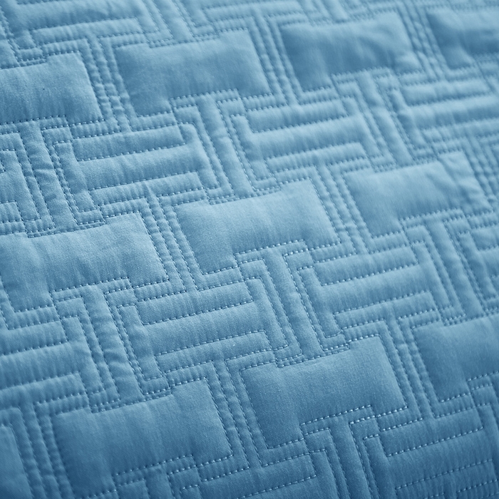 91家纺网 家纺一手货源 找家纺 优乐家纺 2023新款双面全棉斜纹绗绣床盖唐顿系列三件套 唐顿-冰川蓝