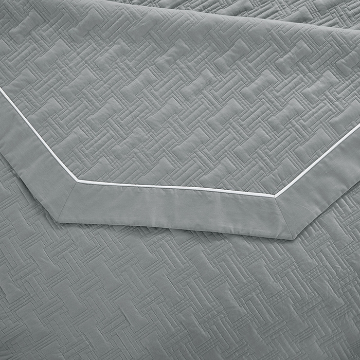 91家纺网 家纺一手货源 找家纺 优乐家纺 2023新款双面全棉斜纹绗绣床盖唐顿系列三件套 唐顿-贵族灰