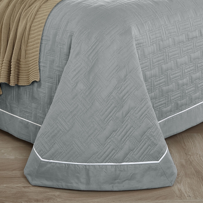 91家纺网 家纺一手货源 找家纺 优乐家纺 2023新款双面全棉斜纹绗绣床盖唐顿系列三件套 唐顿-贵族灰