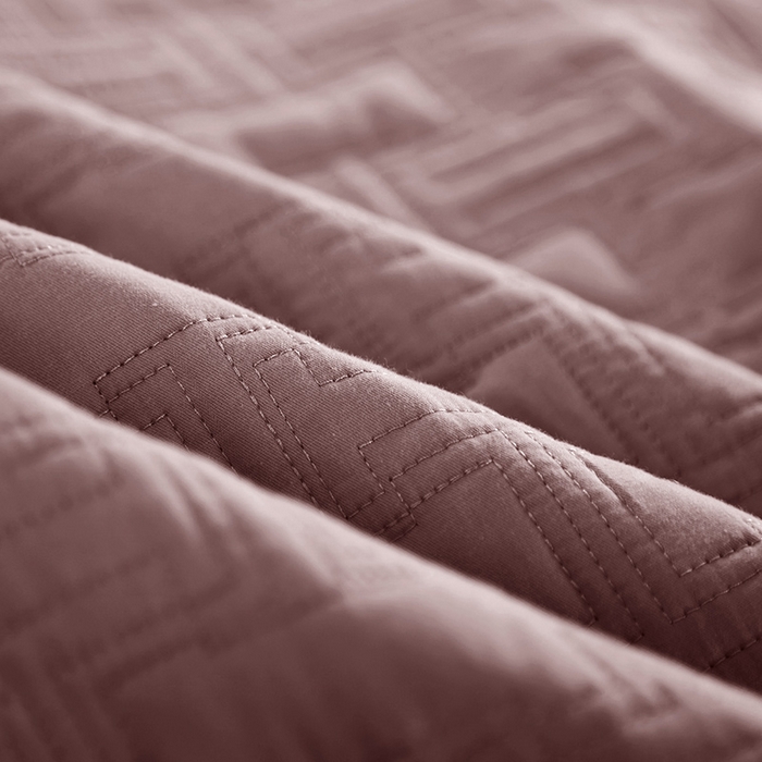 91家纺网 家纺一手货源 找家纺 优乐家纺 2023新款双面全棉斜纹绗绣床盖唐顿系列三件套 唐顿-魅力豆沙