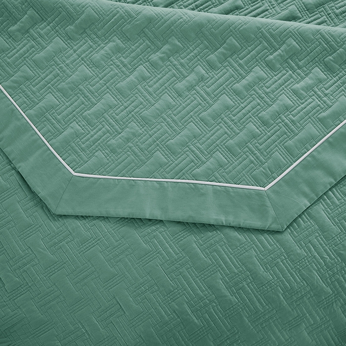 91家纺网 家纺一手货源 找家纺 优乐家纺 2023新款双面全棉斜纹绗绣床盖唐顿系列三件套 唐顿-森林绿