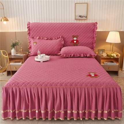 91家纺网 家纺一手货源 找家纺 （总）屹成家纺 2024新款水洗棉毛巾绣款床裙三件套