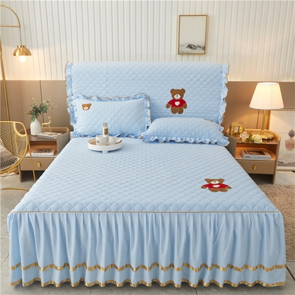 91家纺网 家纺一手货源 找家纺 （总）屹成家纺 2024新款水洗棉毛巾绣款床裙三件套