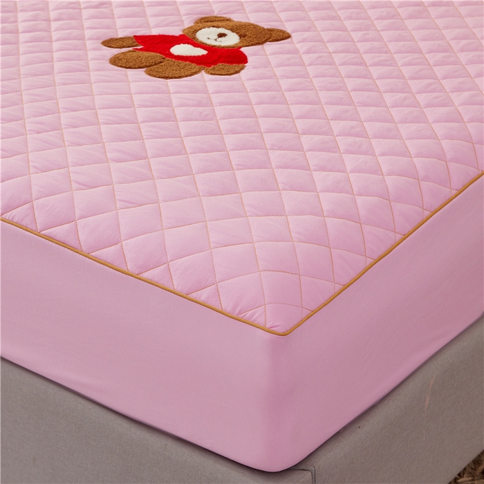 91家纺网 家纺一手货源 找家纺 屹成家纺 2024年水洗棉毛巾绣款床笠三件套 粉红