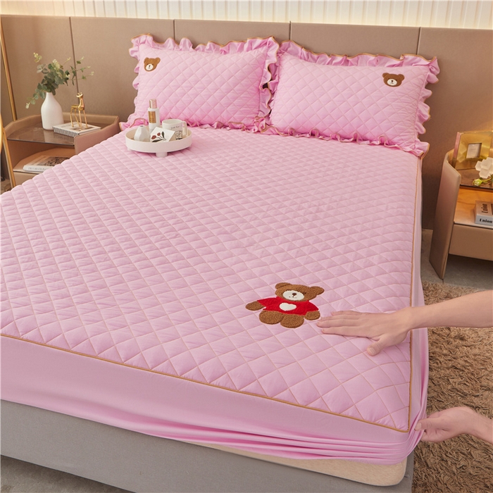 91家纺网 家纺一手货源 找家纺 屹成家纺 2024年水洗棉毛巾绣款床笠三件套 粉红