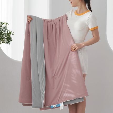 91家纺网 家纺一手货源 找家纺 （总）提供买家秀2023新款高克重锦纶A类凉糯糯凉感丝夏被空调被子