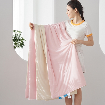 91家纺网 家纺一手货源 找家纺 （总）提供买家秀2023新款高克重锦纶A类凉糯糯凉感丝夏被空调被子