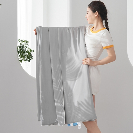 91家纺网 家纺一手货源 找家纺 （总）提供买家秀2023新款高克重锦纶A类凉糯糯凉感丝夏被空调被子