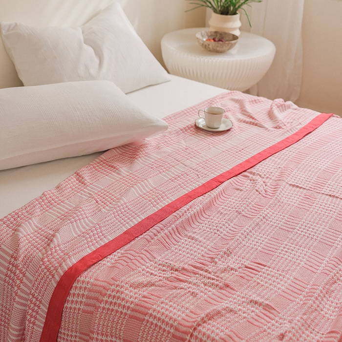 91家纺网 家纺一手货源 找家纺 雯雨家纺 2023新款竹纤维毛巾被 百灵鸟-红色