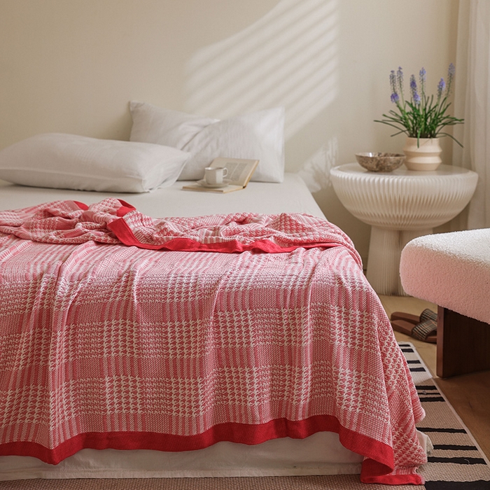 91家纺网 家纺一手货源 找家纺 雯雨家纺 2023新款竹纤维毛巾被 百灵鸟-红色