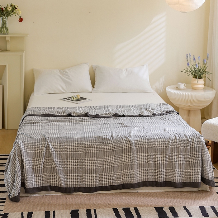 91家纺网 家纺一手货源 找家纺 雯雨家纺 2023新款竹纤维毛巾被 百灵鸟-灰色