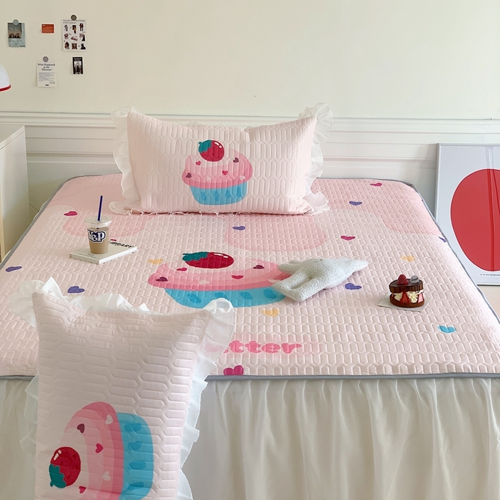 91家纺网 家纺一手货源 找家纺 美乐迪2023新款大版床裙款乳胶凉席 粉色蛋糕