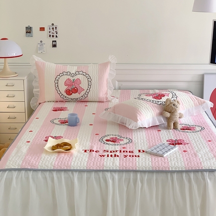 91家纺网 家纺一手货源 找家纺 美乐迪2023新款大版床裙款乳胶凉席 粉色樱桃