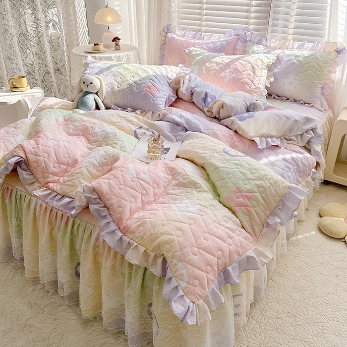 91家纺网 家纺一手货源 找家纺 宜凡 2023新款云朵棉床笠式床裙三件套 花梦风采