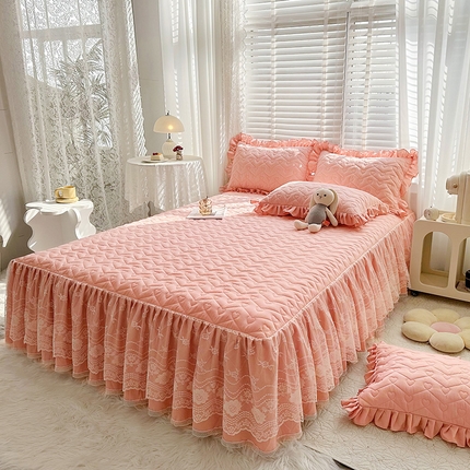 91家纺网 家纺一手货源 找家纺 （总）宜凡 2023新款云朵棉床笠式床裙三件套