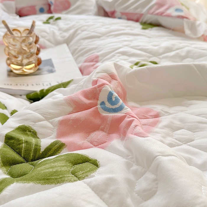 91家纺网 家纺一手货源 找家纺 宜凡家纺 2023新款云朵棉床笠式床裙四件套 微微花露