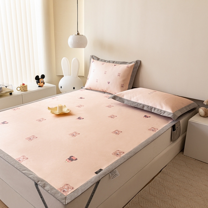 91家纺网 家纺一手货源 找家纺 本希家居 2023新款小清新卡通款冰丝席-床席款 茶杯熊