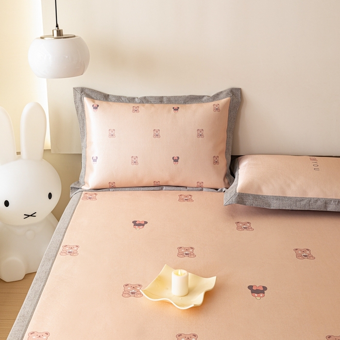 91家纺网 家纺一手货源 找家纺 本希家居 2023新款小清新卡通款冰丝席-床席款 茶杯熊