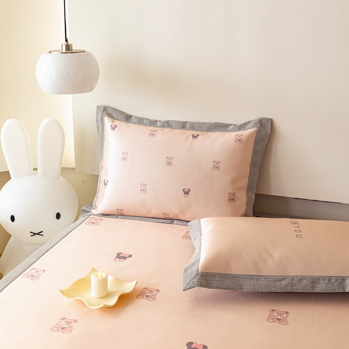 91家纺网 家纺一手货源 找家纺 本希家居 2023新款小清新卡通款冰丝席-床席款 茶杯熊